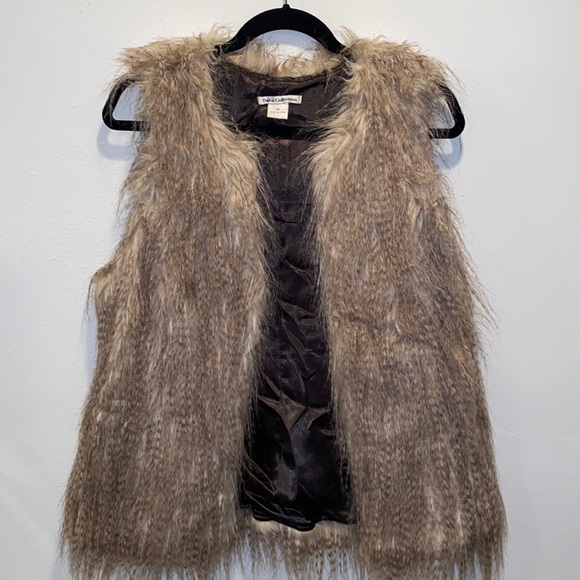 Dalia Collection Jackets & Blazers - Beautiful Faux fur Dalia Collection Vest
